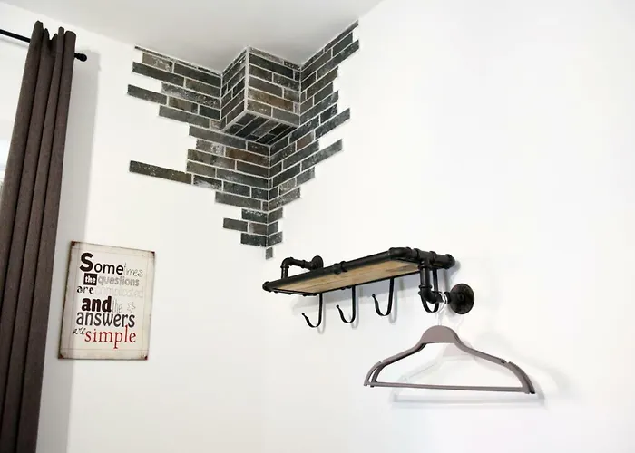 Damiva Nocleg ze śniadaniem 4*